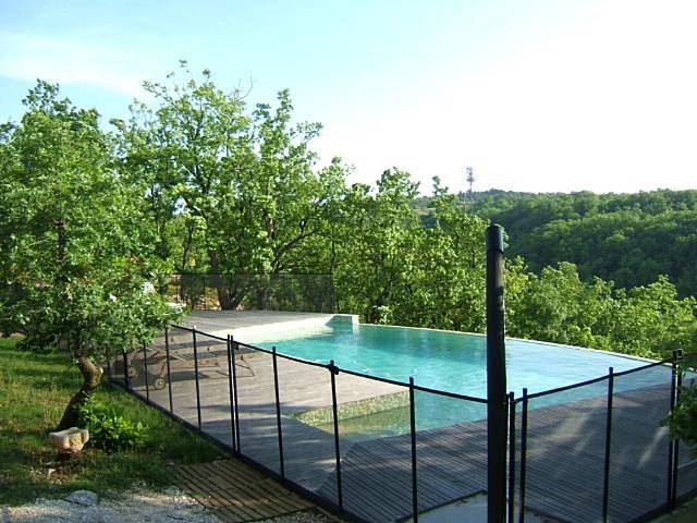 Location de vacances pour 5 personnes, avec vue ainsi que piscine et jardin à Trespoux-Rassiels - 2
