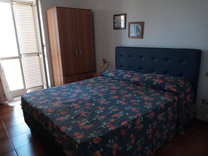 Location de vacances pour 2 personnes, avec terrasse et piscine ainsi que vue et jardin à Scalea - 2