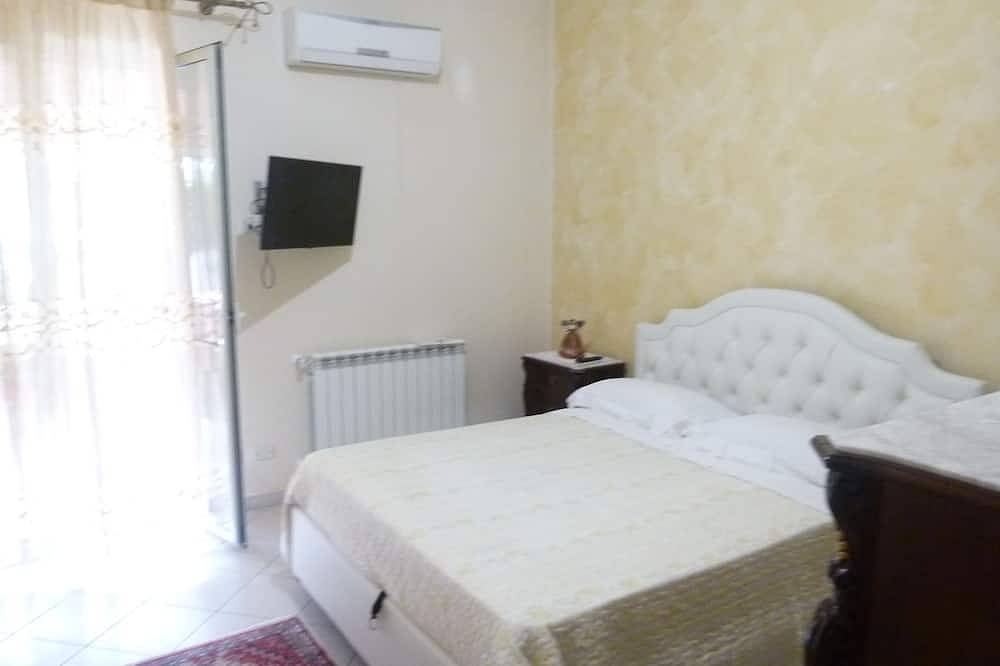 Villa sleeps 6 with hydromassage tub in Villagrazia di Carini, Carini