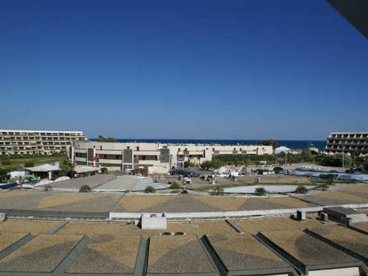 Entire studio, Studio for 2 with parking in Cap d'Agde, balcony, sea in Cap d'Agde, Agde