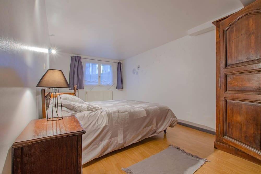 Possibilité de Couchages Pour 6 Personnes in Arcis-sur-Aube, Aube (desambiguación)