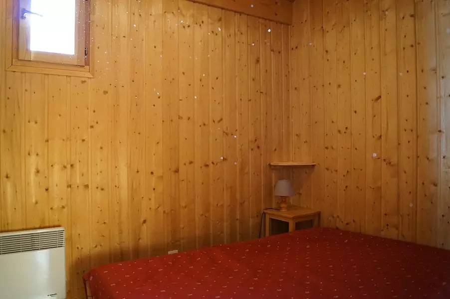 Entire apartment, Apartment in chalet near the slopes and ski school in Saint-Jean-d'Arves, Saint-Jean-de-Maurienne region