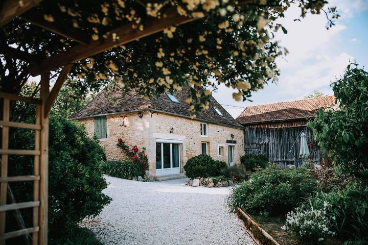 Location de vacances pour 6 personnes, avec jardin et piscine, adapté aux familles à Couze-et-Saint-Front