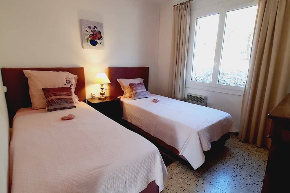 Gite des Vergiers 3* let yourself be seduced by the light and serenity of the setting in Murs, Regionaler Naturpark Luberon