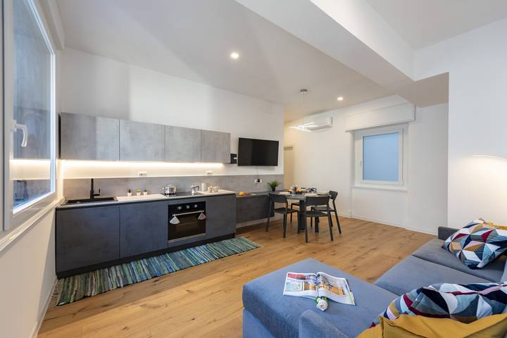 Appartamento intero, Central Apartment Piazza Dante Genova in Genova (Città), Genoa