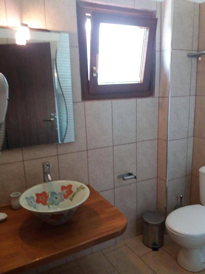 Gîte pour 2 personnes, avec Balcon et Terrasse ainsi que Jardin et Piscine dans Ormos Panagias - 4