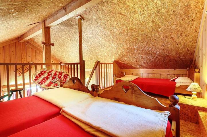 Gîte pour 7 personnes, avec jardin et jacuzzi ainsi que sauna et balcon, animaux acceptés à Saint-Bernard - 3