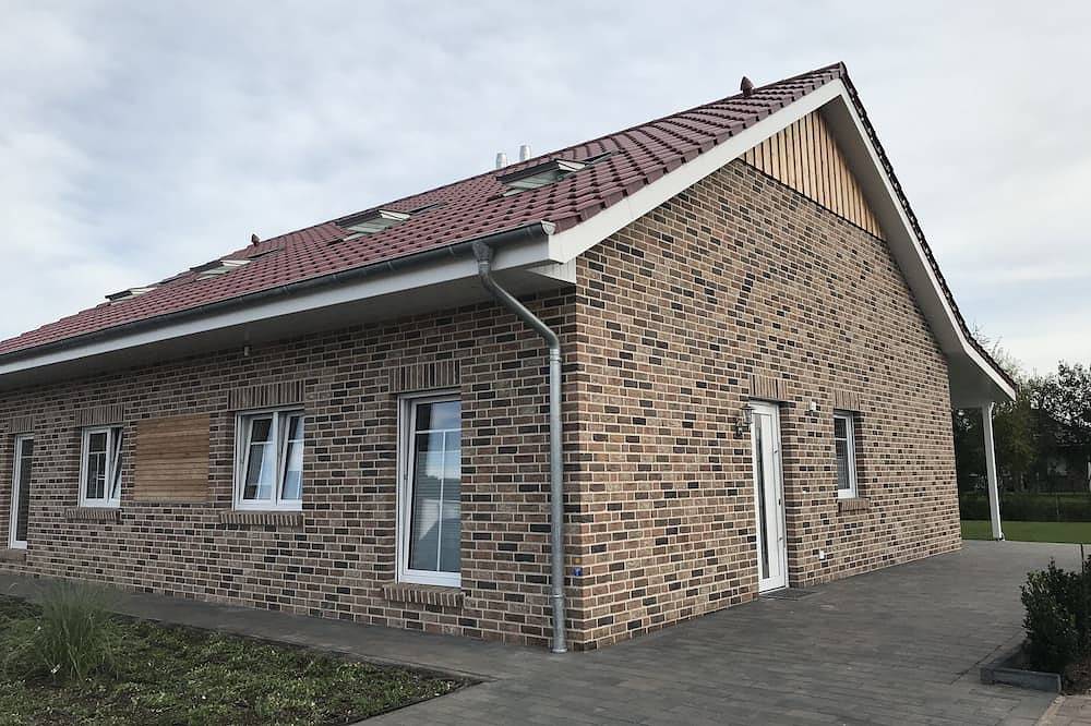 Ganze Wohnung, Beautiful holiday apartment with sauna and wood-burning stove on the water and close to the beach in Geeste, Hasetal