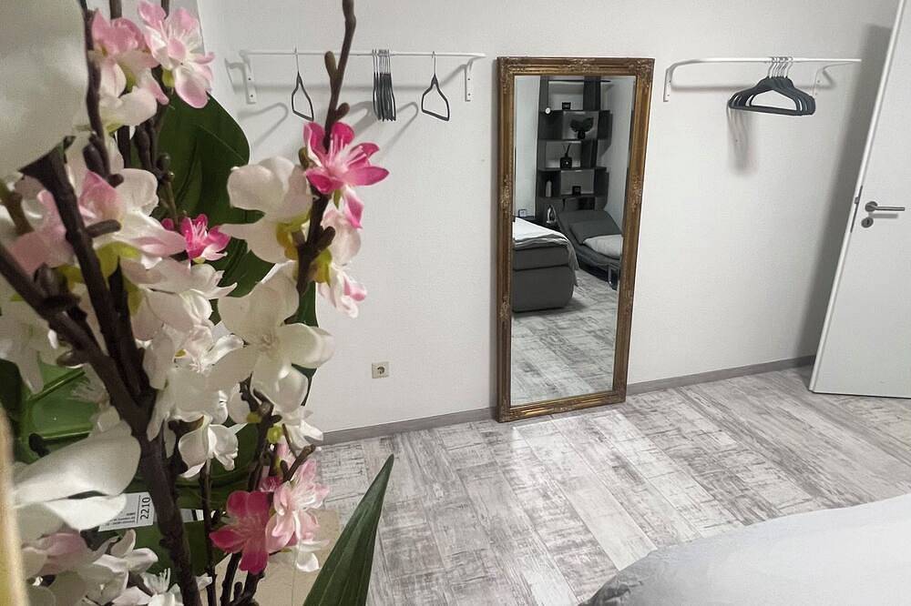 Geheel appartement, 75m2 apartment with balcony in the heart of the city of Aachen in Aken, Rijnland