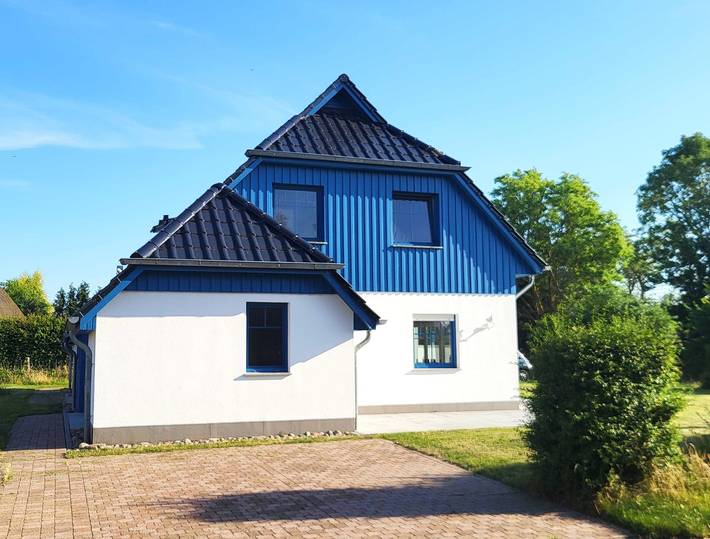 Ferienhaus für 9 Personen, mit Terrasse und Garten sowie Sauna und Seeblick