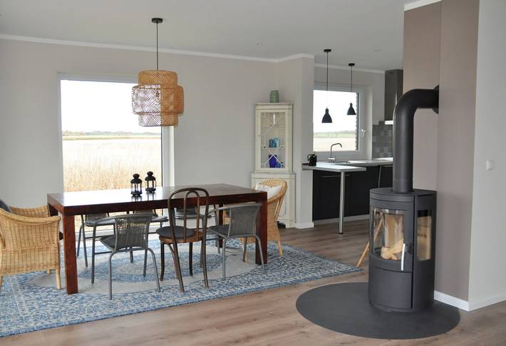 Ferienhaus "Goldblick" für 4 Erwachsene und 2 Kinder mit Kamin, Balkon & Meerblick -ruhige Lage in Westfehmarn, Fehmarn