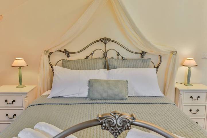 Location de vacances pour 6 personnes, avec jardin à Roquecor - 2