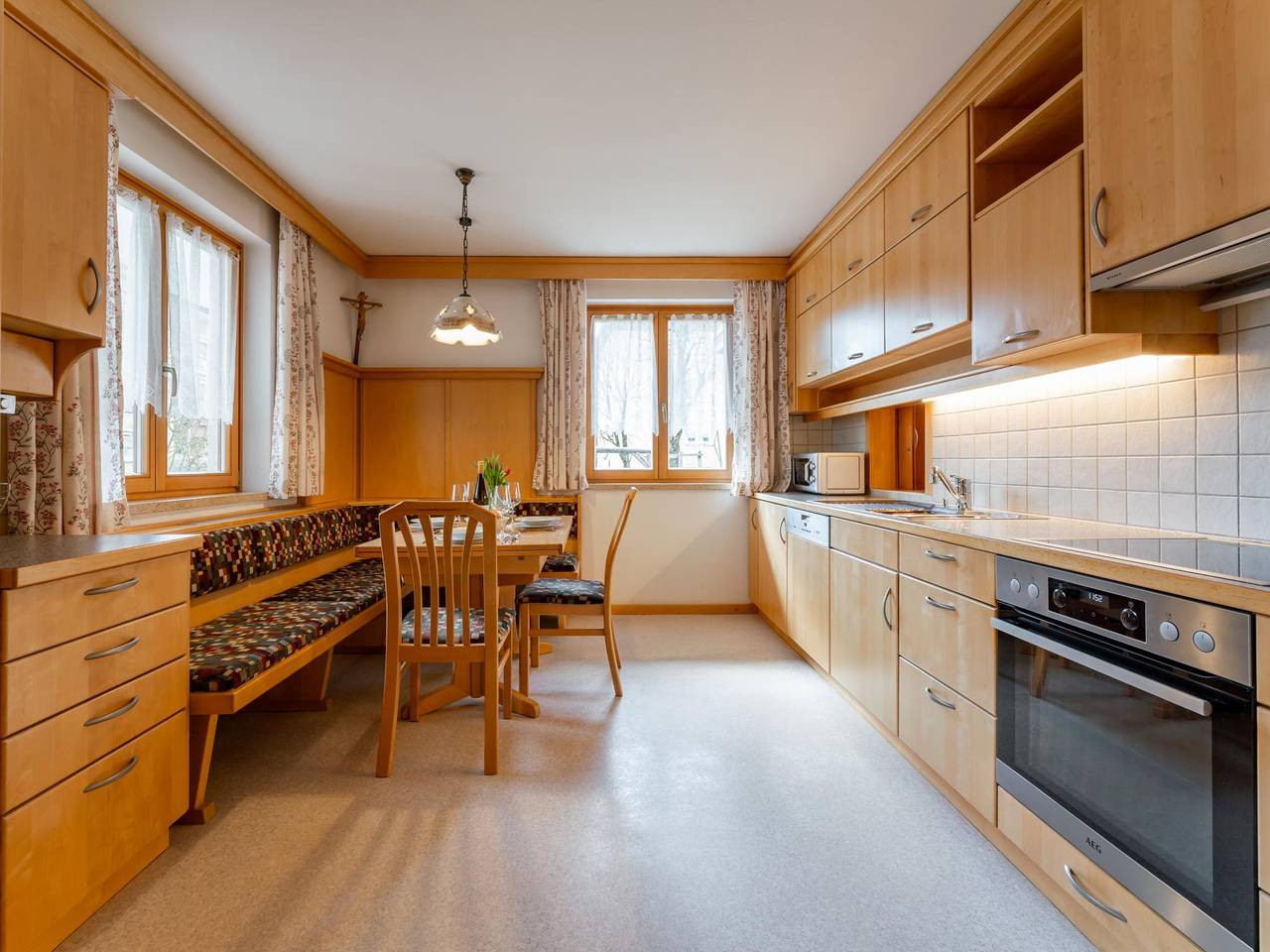 Ganze Wohnung, Geräumige Wohnung mit Wintergarten in Saalfelden, Saalfelden am Steinernen Meer