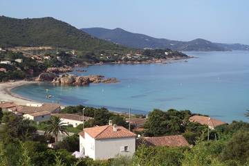 Gîte pour 6 personnes, avec terrasse et jardin dans Plage du Ruppione