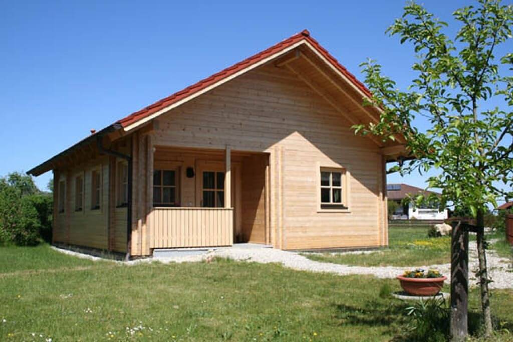 Sepp's Ferienhaus - Holzhaus mit Terrasse und Liegewiese in Kirchham, Ostbayern
