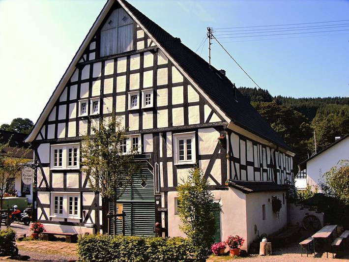 Ferienhaus für 26 Personen, mit Terrasse und Garten sowie Sauna im Siegerland