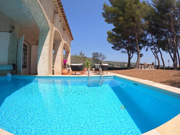 Location de vacances pour 8 personnes, avec piscine ainsi que vue et jardin à Colomars - 3