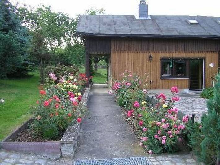 Ferienhaus für 2 Personen, mit Balkon und Terrasse sowie Garten