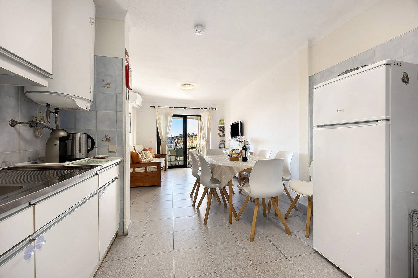 Apartamento inteiro, Apartamento 'Mar-colina-sol' com Vista Mar, Wi-Fi e Ar Condicionado in Carvoeiro, Lagoa