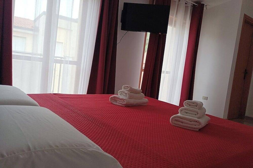 Apartamento entero, Cozy Penthouse with balconies a stone's throw from the station in Vibo Marina, Vibo Valentia