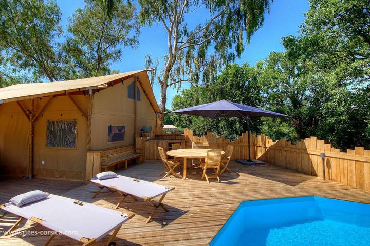 Gîte für 8 Personen, mit Terrasse und Garten sowie Pool
