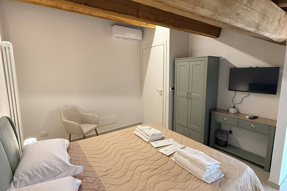 La Dimora di Roberta is located within walking distance of the Fortress and the historic center. in Montalcino, Val d'Orcia