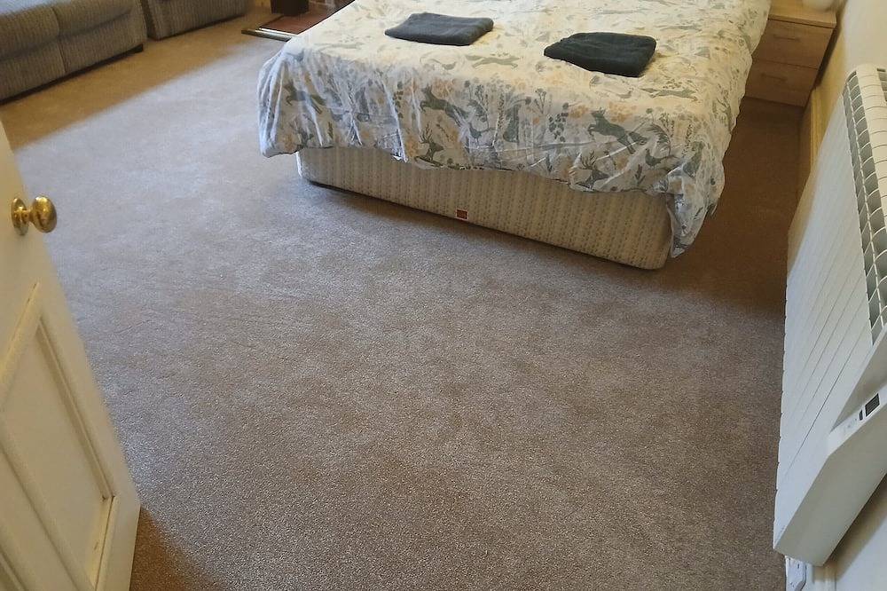 Entire apartment, Self Catering Apartment with Unrivalled View over Town and Loch in Nevis Range, Fort William