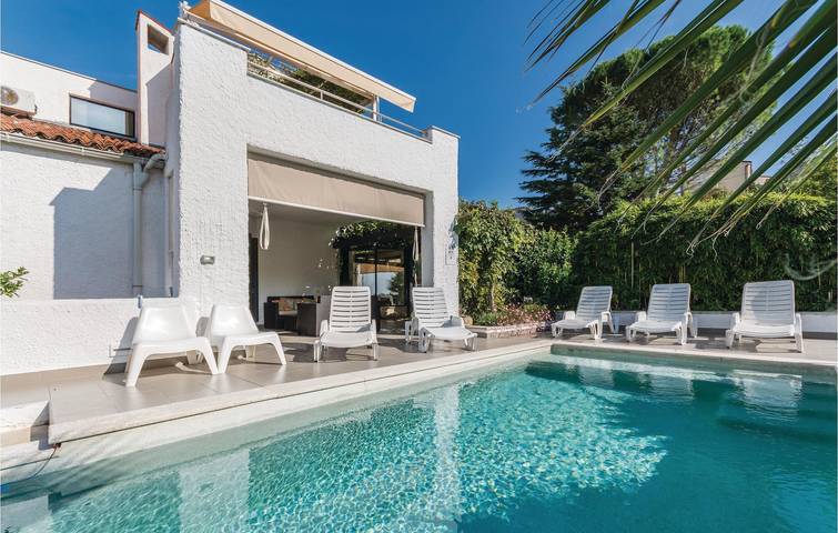 Ganze Ferienwohnung, Gemütlich, nur 1,5 km vom Strand entfernt: Ein Rückzugsort mit saisonalem Pool und moderner Ausstattung in Banjole, Südküste Istrien