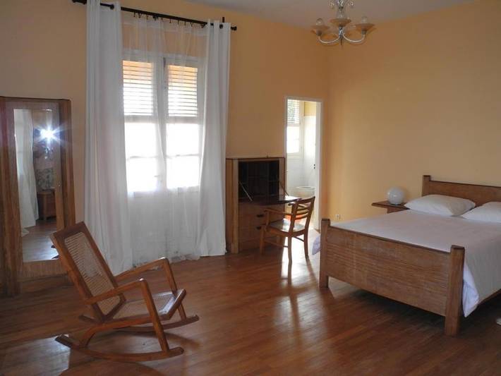 Location de vacances pour 2 personnes, avec jardin ainsi que piscine et vue à Gourbeyre - 4