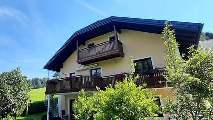 Ferienwohnung für 3 Personen, mit Balkon und Seeblick sowie Ausblick in Irrsee