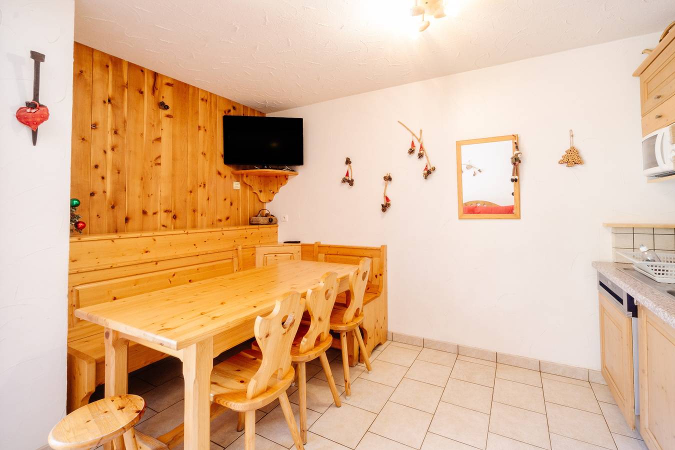 Ganze Wohnung, Ferienwohnung 'Gentiane' mit Bergblick, Gemeinschaftsterrasse und Wlan in Valloire, Region Saint-Jean-de-Maurienne