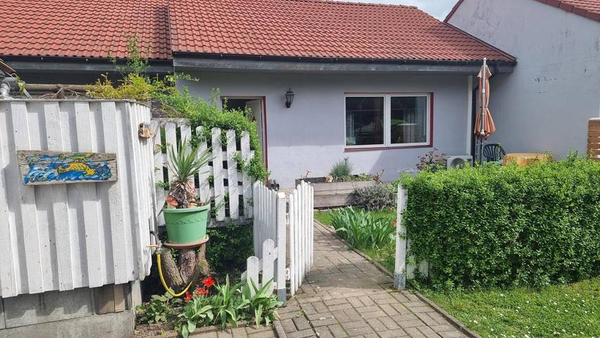 Ferienwohnung für 2 Personen, mit Terrasse und Garten sowie Ausblick in Bernburg