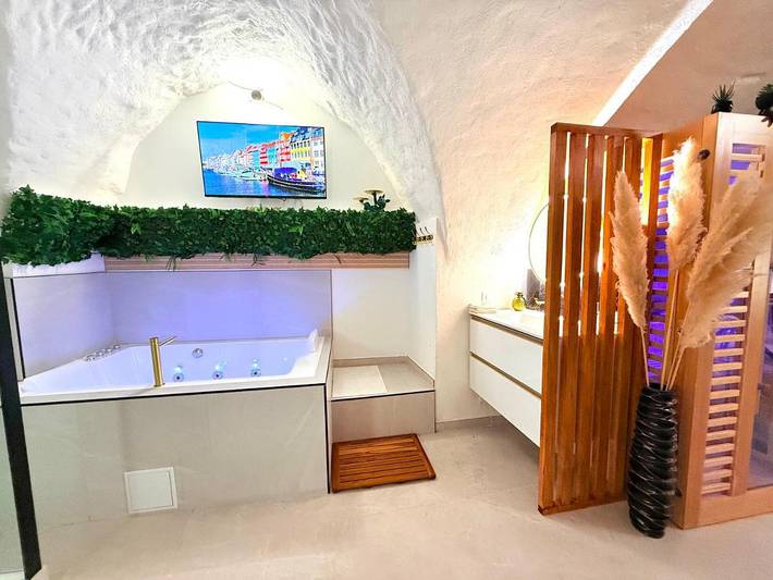 Gîte pour 4 personnes, avec sauna et jacuzzi à Gignac - 2