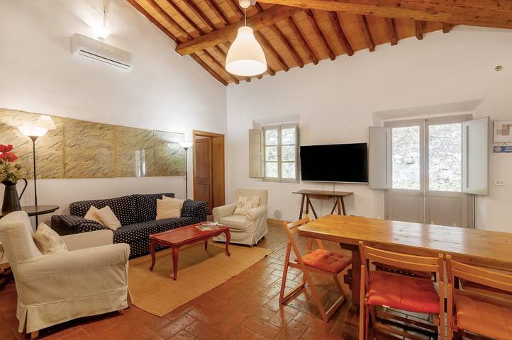 Appartamento Ginestra con Terrazza Privata, Camino e Piscina Condivisa in Gambassi Terme, Firenze province