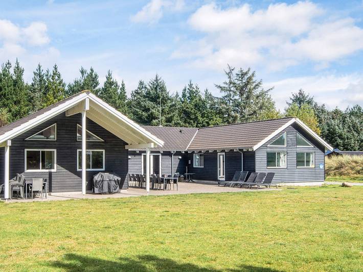 Vakantiehuis voor 24 personen, with Whirlpool and Terras as well as Zwembad and Sauna in Blåvand