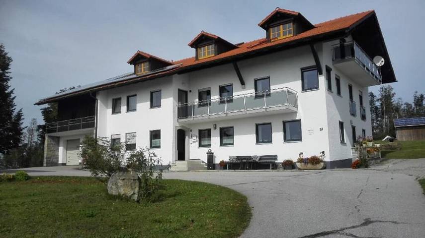 Ferienwohnung für 4 Personen, mit Balkon und Terrasse sowie Garten
