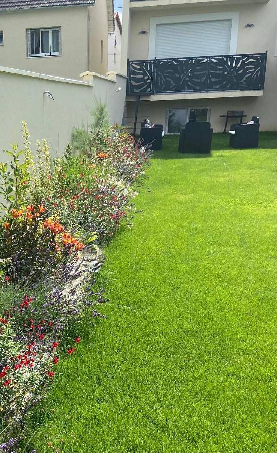 Appartement entier, Grand T1 Moderne Jardin près de Cdg in Le Thillay, Val-d'Oise