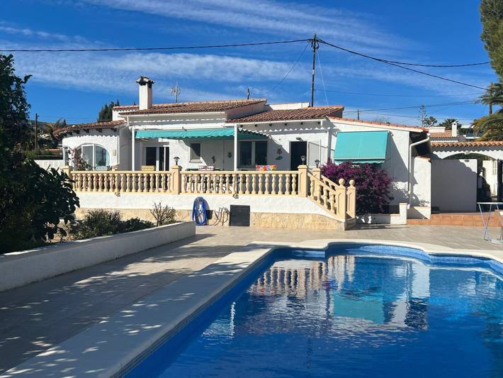 Bungalow para 6 personas, con piscina y jardín en Calpe