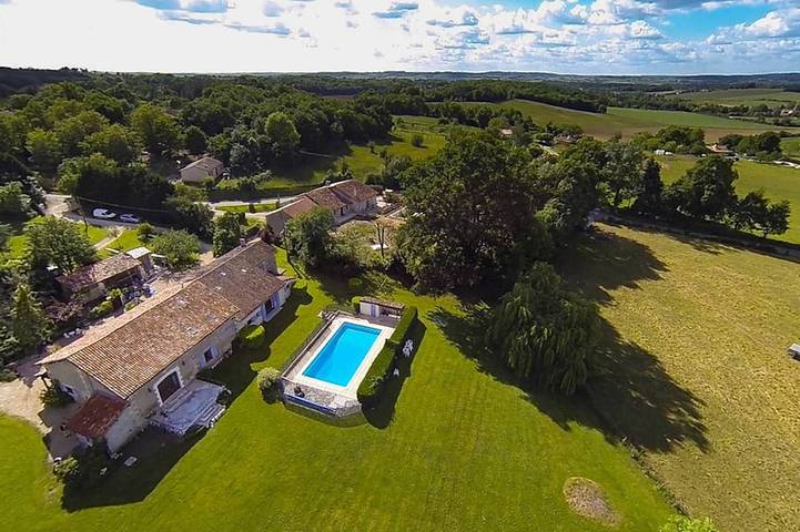 Location de vacances pour 12 personnes, avec sauna à Saint-Privat-des-Prés