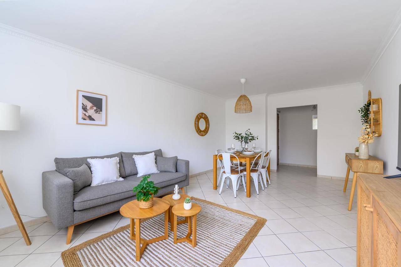 Appartement entier, Three-Bedroom Apartment in Bobigny, Seine-Saint-Denis