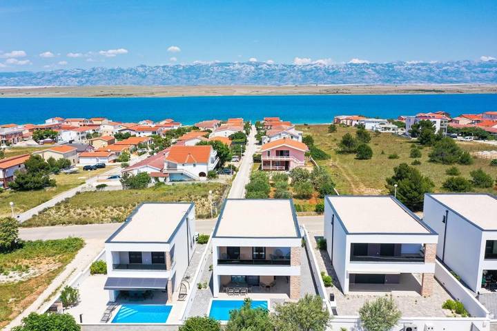 Villa pour 10 personnes, avec Balcon et Terrasse ainsi que Jardin et Piscine dans Vir - 3