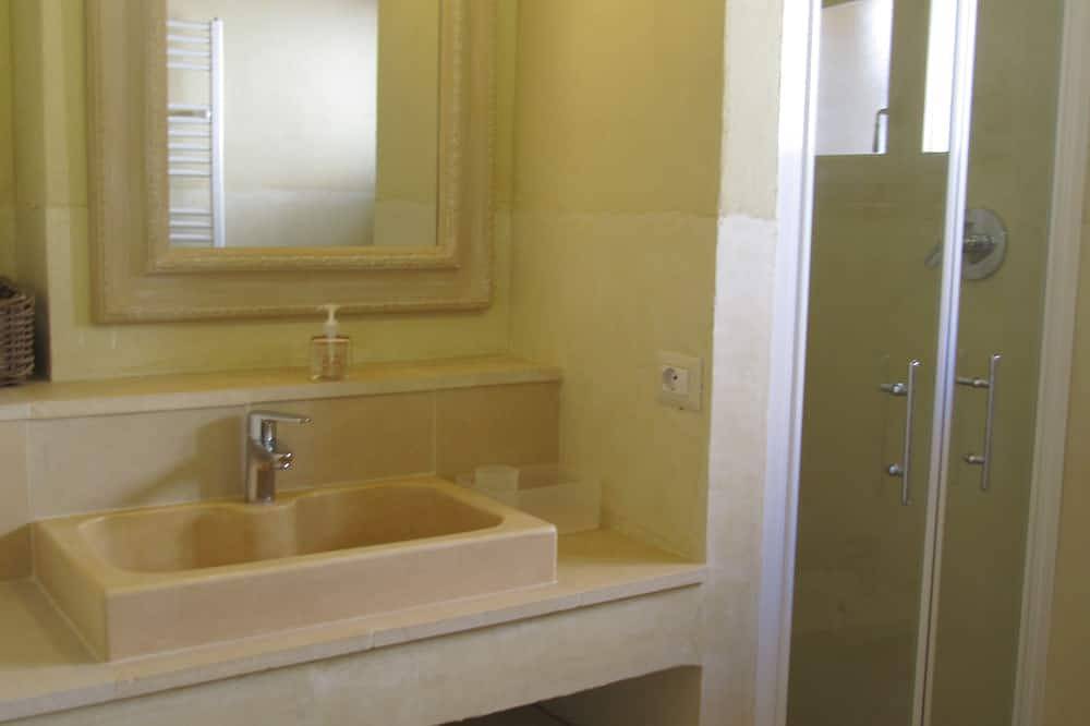 Tuscan country house with enchanting view and swimming pool in Radicondoli, Siena Provinz