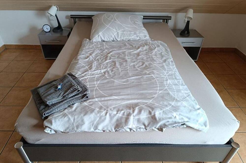 Entire apartment, Cozy Dg apartment in Kostheim in Mainz-Kostheim, Wiesbaden