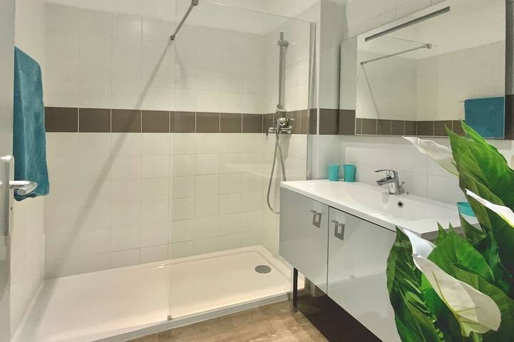 Gîte pour 5 personnes, avec balcon dans Plage Du Capelan Bandol - 4