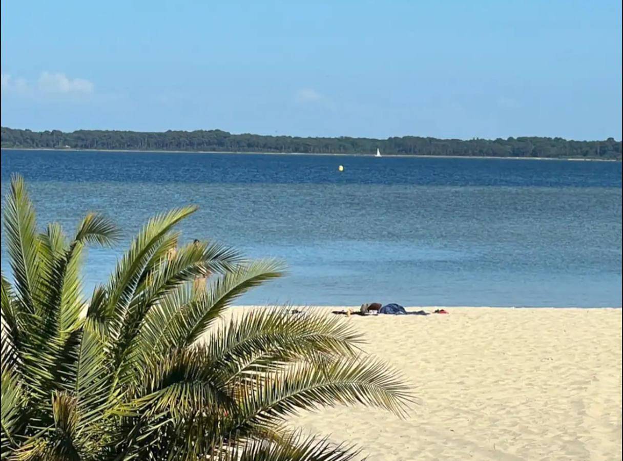 Chalet et Jaccuzy sur la plage in Biscarrosse, Côte d’Argent