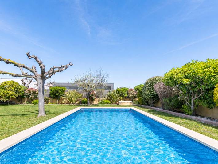 Ferienhaus für 7 Personen, mit Pool und Terrasse sowie Garten