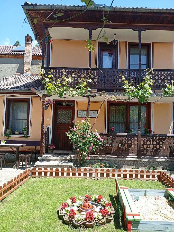 Maison d’hôte pour 3 personnes, avec Balcon et Terrasse ainsi que Jardin et Vue à Koprivchtitsa - 2