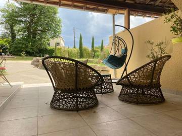 Maison d’hôte pour 2 personnes, avec jardin ainsi que terrasse et piscine, animaux acceptés dans l' Isère