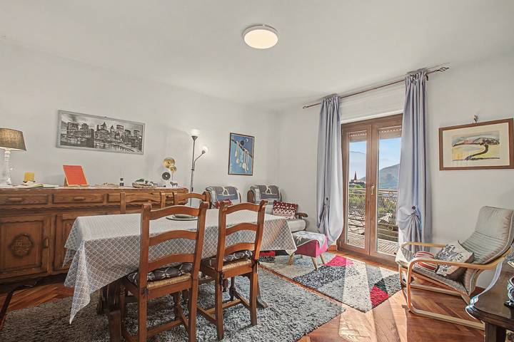 Hel lejlighed, Casa Zio Zeffy Apartment with Mountain View Balcony and Shared Garden in Châtillon (By), Comune di Châtillon