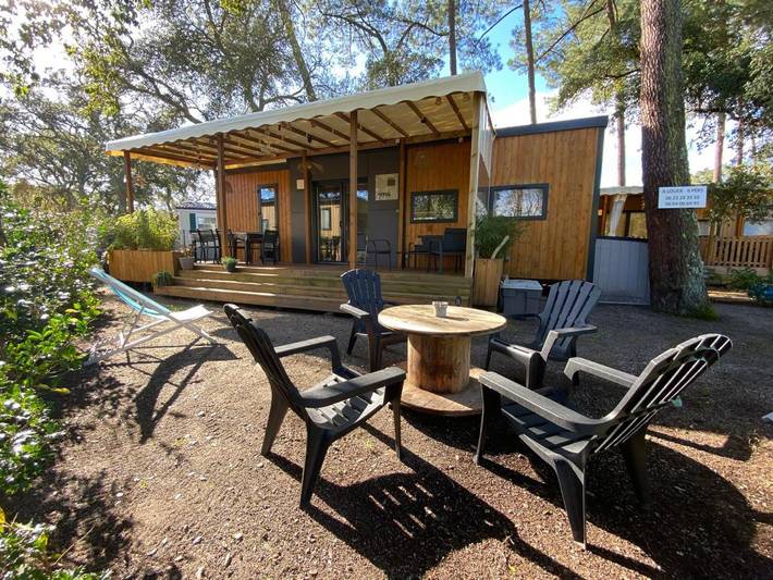 Camping pour 6 personnes, avec vue ainsi que jardin et piscine